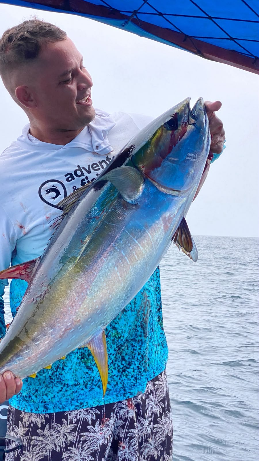 A guide holding a yellowfin tuna caught in Golfo Dulce